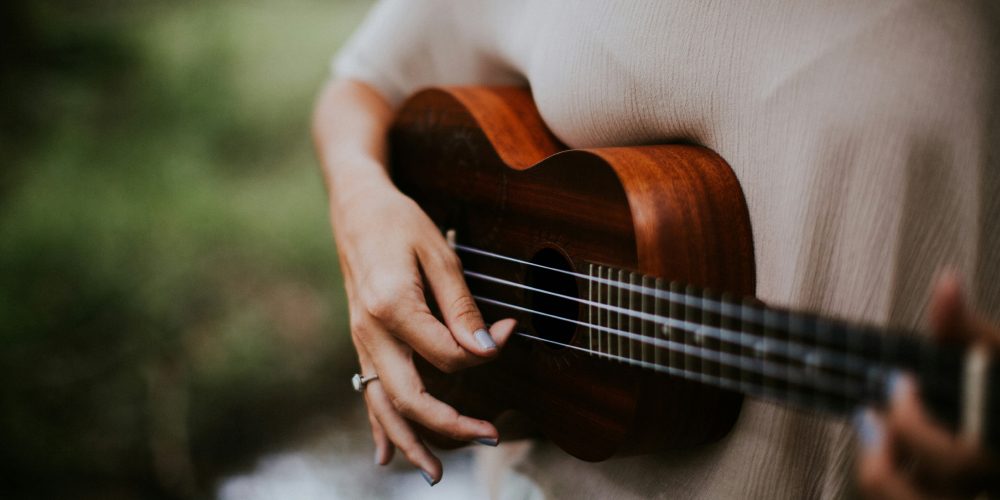 Gode musikinstrumenter til sommeren: Nemme at tage med og ve udendrs