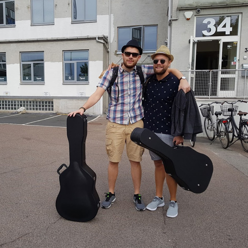 Håbefulde gademusikere på vej til lufthavnen